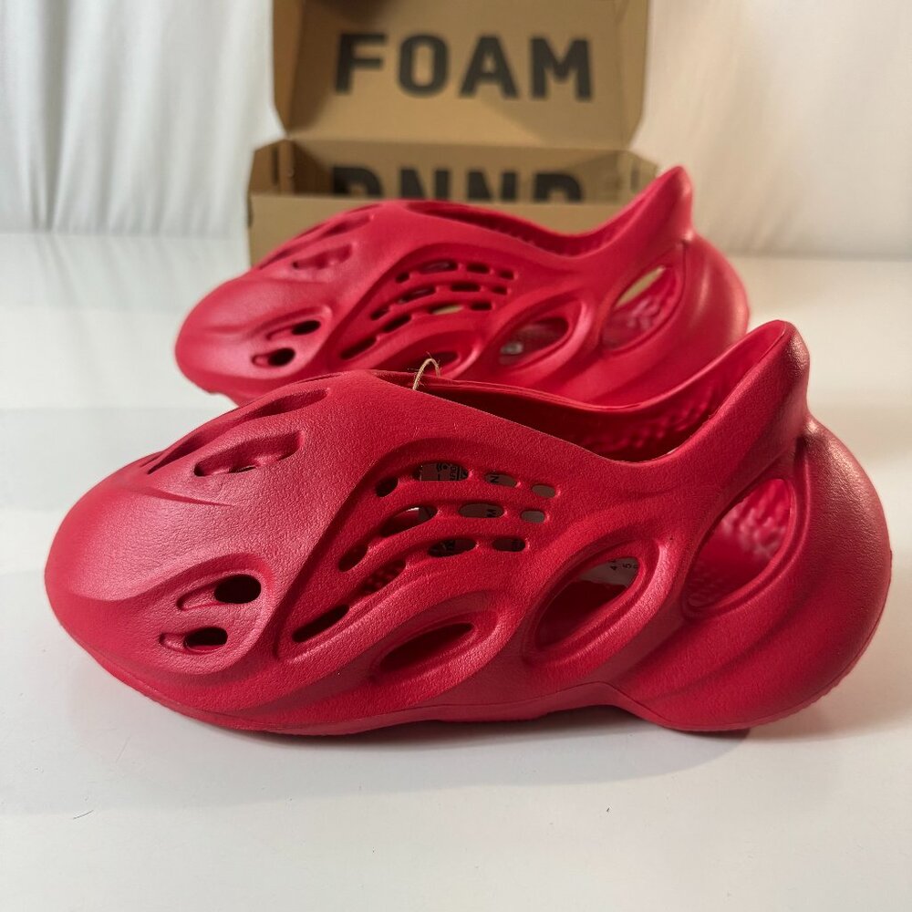 Adidas Yeezy Foam RNR Vermillion Mens Size 5 NEW in Box